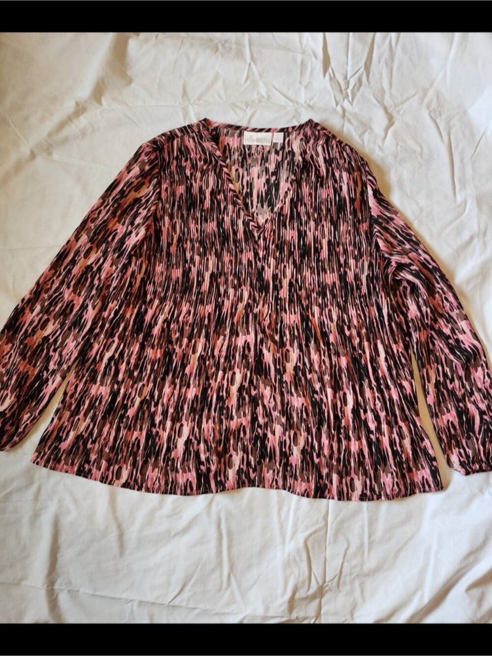 Belle Kim Gravel Pink and Black Printed V-Neck Long-Sleeve Women's Top Size M